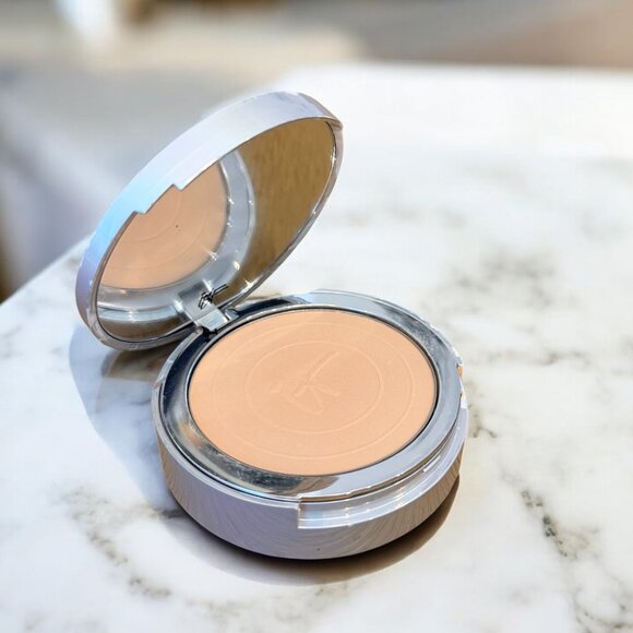 IT Cosmetics CC+ Airbrush Perfecting Powder Foundation Medium Shade - Picture 6 of 7